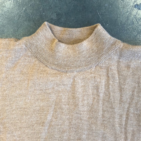 SALE 🎉 Gold lion khaki sweater (Italy)large - Picture 3 of 5